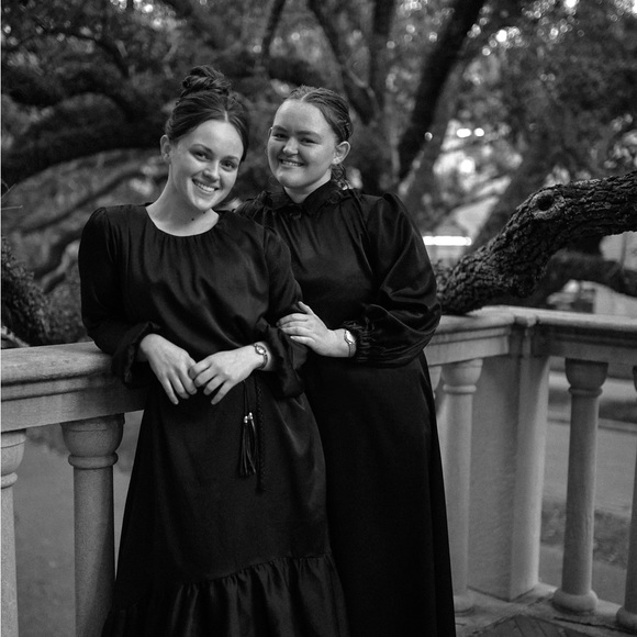 Meet your Posher, Dawn - Picture 2 of 6